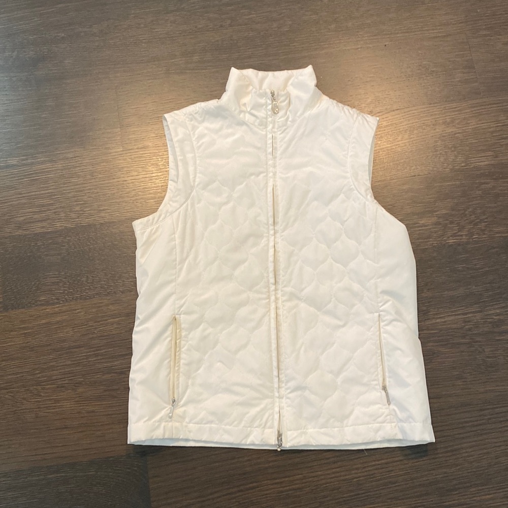ASHWORTH PERFORMANCE WHITE VEST WITH ZIPPERED POCKETS SIZE MEDUIM
